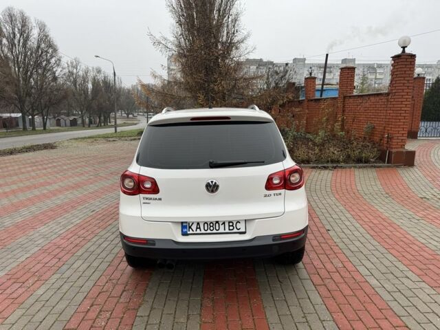 Белый Фольксваген Тигуан, объемом двигателя 2 л и пробегом 256 тыс. км за 10800 $, фото 3 на Automoto.ua