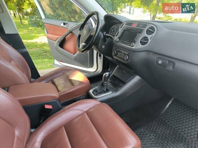 Белый Фольксваген Тигуан, объемом двигателя 2 л и пробегом 150 тыс. км за 10500 $, фото 13 на Automoto.ua