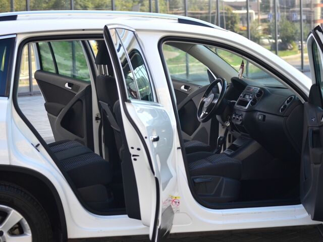 Белый Фольксваген Тигуан, объемом двигателя 2 л и пробегом 180 тыс. км за 11700 $, фото 5 на Automoto.ua