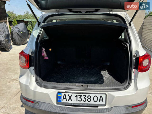 Білий Фольксваген Тігуан, об'ємом двигуна 2 л та пробігом 184 тис. км за 10000 $, фото 8 на Automoto.ua