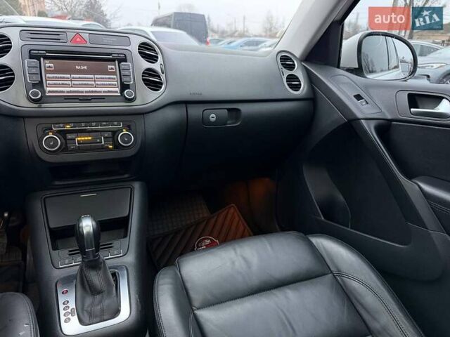 Белый Фольксваген Тигуан, объемом двигателя 2 л и пробегом 235 тыс. км за 11300 $, фото 24 на Automoto.ua