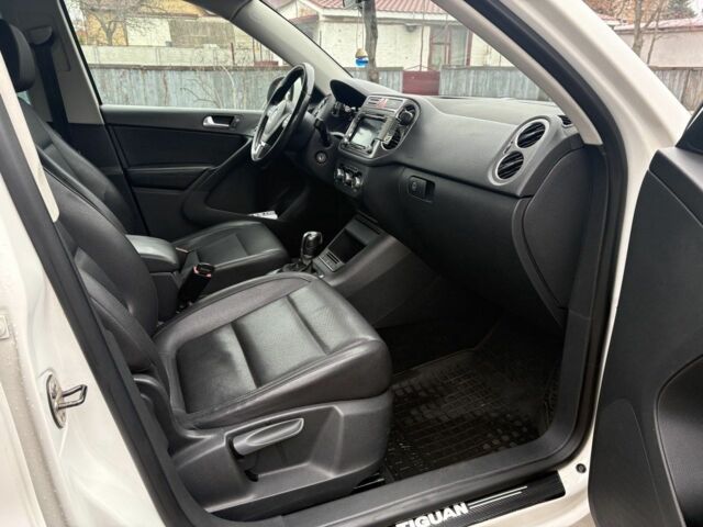 Белый Фольксваген Тигуан, объемом двигателя 2 л и пробегом 276 тыс. км за 9999 $, фото 5 на Automoto.ua