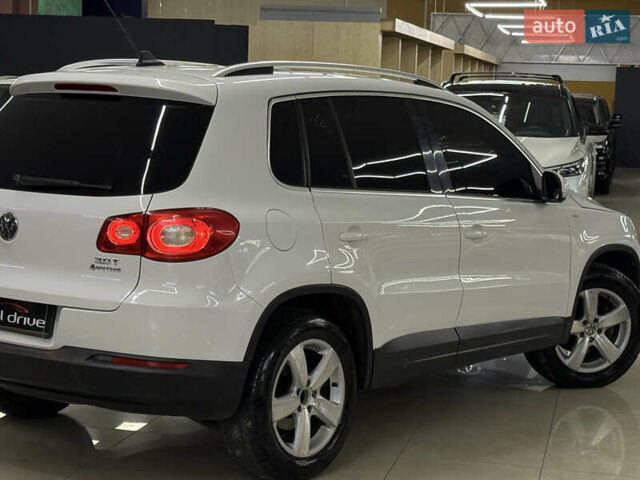 Белый Фольксваген Тигуан, объемом двигателя 1.98 л и пробегом 348 тыс. км за 8999 $, фото 9 на Automoto.ua