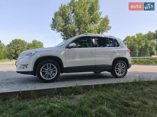 Белый Фольксваген Тигуан, объемом двигателя 2 л и пробегом 150 тыс. км за 10500 $, фото 30 на Automoto.ua