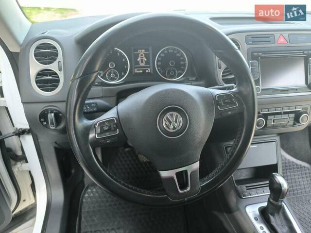 Белый Фольксваген Тигуан, объемом двигателя 2 л и пробегом 150 тыс. км за 10500 $, фото 20 на Automoto.ua