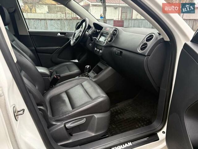 Белый Фольксваген Тигуан, объемом двигателя 1.97 л и пробегом 276 тыс. км за 9999 $, фото 8 на Automoto.ua