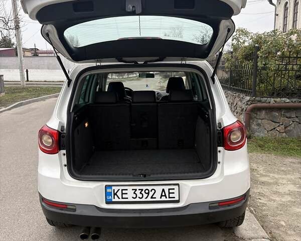 Белый Фольксваген Тигуан, объемом двигателя 1.97 л и пробегом 276 тыс. км за 9999 $, фото 4 на Automoto.ua