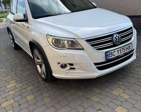 Білий Фольксваген Тігуан, об'ємом двигуна 2 л та пробігом 300 тис. км за 9800 $, фото 20 на Automoto.ua