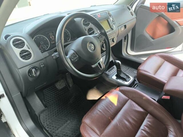 Белый Фольксваген Тигуан, объемом двигателя 2 л и пробегом 150 тыс. км за 10500 $, фото 16 на Automoto.ua