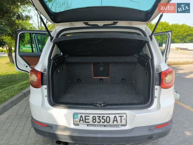 Белый Фольксваген Тигуан, объемом двигателя 2 л и пробегом 150 тыс. км за 10500 $, фото 25 на Automoto.ua