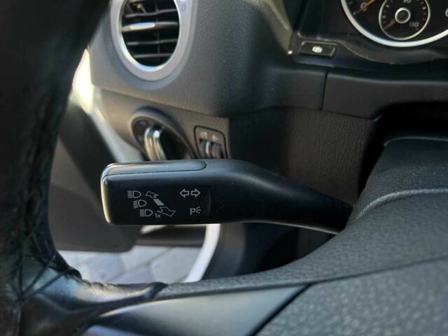 Білий Фольксваген Тігуан, об'ємом двигуна 2 л та пробігом 221 тис. км за 12800 $, фото 20 на Automoto.ua