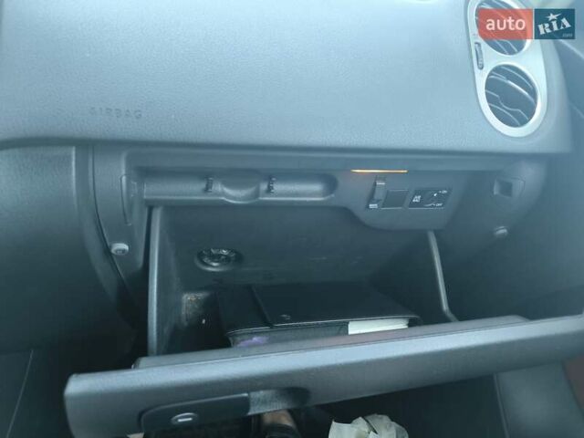 Белый Фольксваген Тигуан, объемом двигателя 2 л и пробегом 150 тыс. км за 10500 $, фото 31 на Automoto.ua