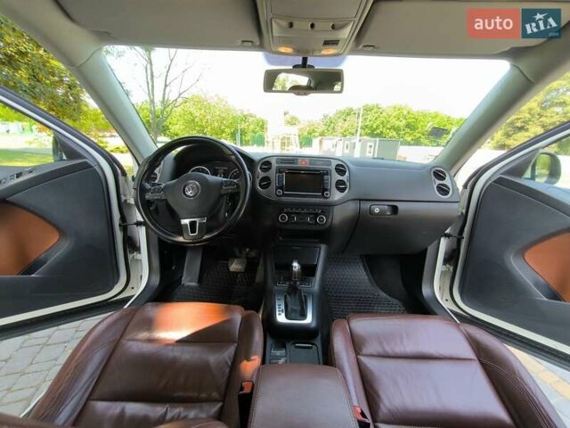 Белый Фольксваген Тигуан, объемом двигателя 2 л и пробегом 150 тыс. км за 10500 $, фото 22 на Automoto.ua