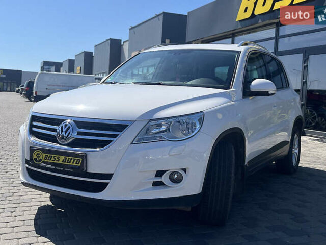 Белый Фольксваген Тигуан, объемом двигателя 1.97 л и пробегом 221 тыс. км за 12800 $, фото 2 на Automoto.ua