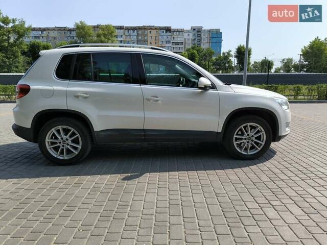 Белый Фольксваген Тигуан, объемом двигателя 2 л и пробегом 150 тыс. км за 10500 $, фото 3 на Automoto.ua