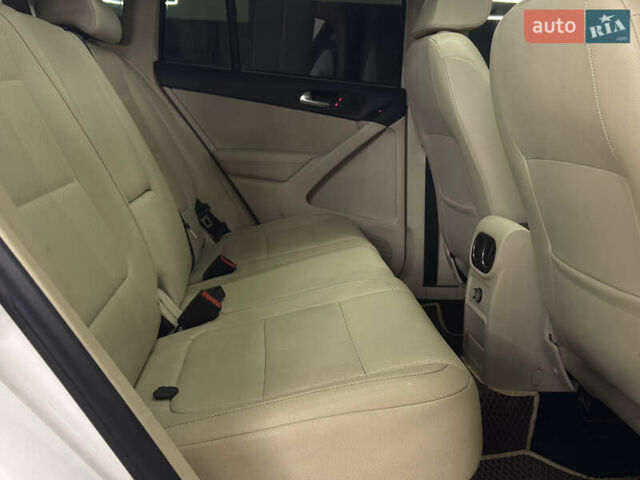 Белый Фольксваген Тигуан, объемом двигателя 1.98 л и пробегом 348 тыс. км за 8999 $, фото 23 на Automoto.ua