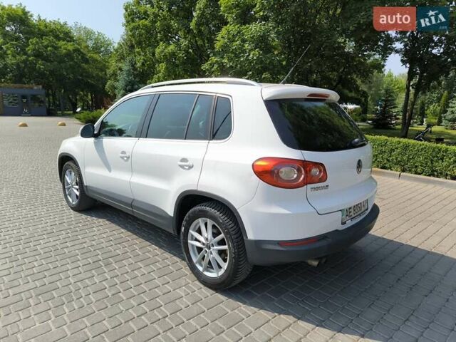 Белый Фольксваген Тигуан, объемом двигателя 2 л и пробегом 150 тыс. км за 10500 $, фото 7 на Automoto.ua