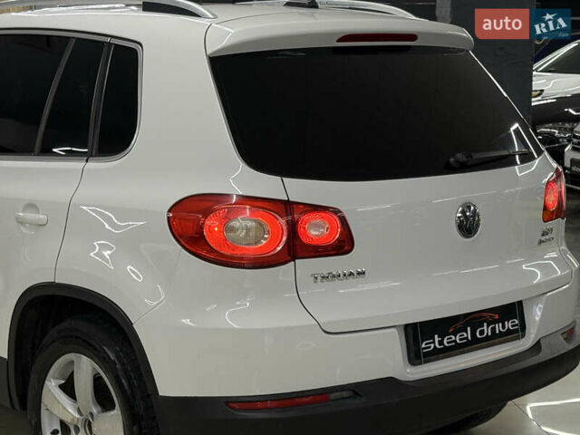 Белый Фольксваген Тигуан, объемом двигателя 1.98 л и пробегом 348 тыс. км за 8999 $, фото 14 на Automoto.ua