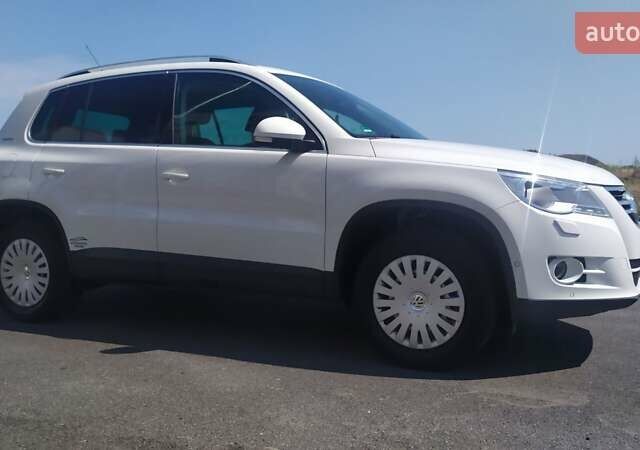Белый Фольксваген Тигуан, объемом двигателя 1.4 л и пробегом 183 тыс. км за 10200 $, фото 1 на Automoto.ua