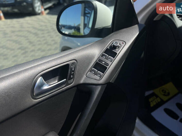 Белый Фольксваген Тигуан, объемом двигателя 1.97 л и пробегом 221 тыс. км за 12800 $, фото 17 на Automoto.ua