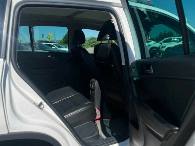 Білий Фольксваген Тігуан, об'ємом двигуна 2 л та пробігом 221 тис. км за 12800 $, фото 11 на Automoto.ua