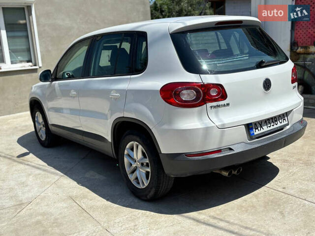 Білий Фольксваген Тігуан, об'ємом двигуна 2 л та пробігом 184 тис. км за 10000 $, фото 11 на Automoto.ua