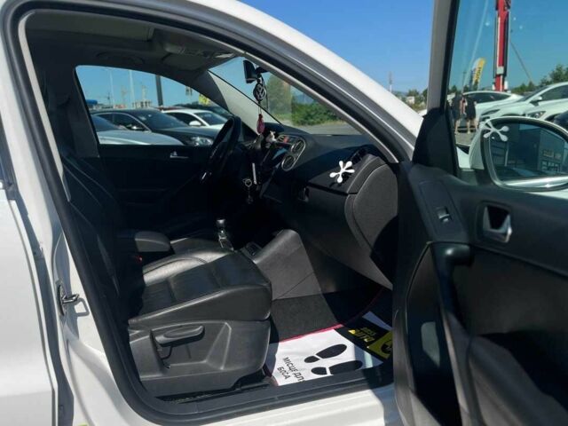 Білий Фольксваген Тігуан, об'ємом двигуна 2 л та пробігом 221 тис. км за 12800 $, фото 8 на Automoto.ua