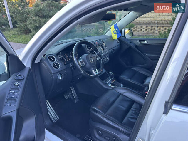 Білий Фольксваген Тігуан, об'ємом двигуна 2 л та пробігом 245 тис. км за 13500 $, фото 13 на Automoto.ua