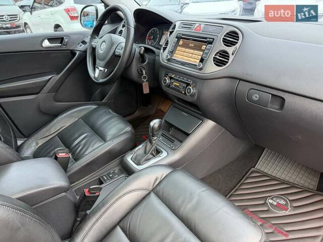 Белый Фольксваген Тигуан, объемом двигателя 2 л и пробегом 235 тыс. км за 11300 $, фото 17 на Automoto.ua