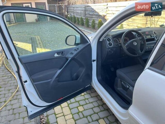 Белый Фольксваген Тигуан, объемом двигателя 1.4 л и пробегом 226 тыс. км за 9660 $, фото 99 на Automoto.ua