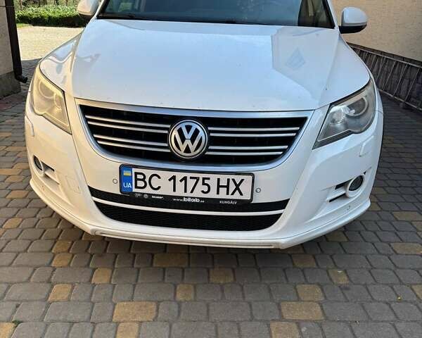 Білий Фольксваген Тігуан, об'ємом двигуна 2 л та пробігом 300 тис. км за 9800 $, фото 18 на Automoto.ua