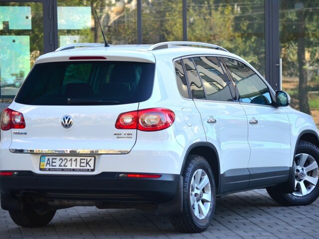 Белый Фольксваген Тигуан, объемом двигателя 2 л и пробегом 180 тыс. км за 11700 $, фото 3 на Automoto.ua
