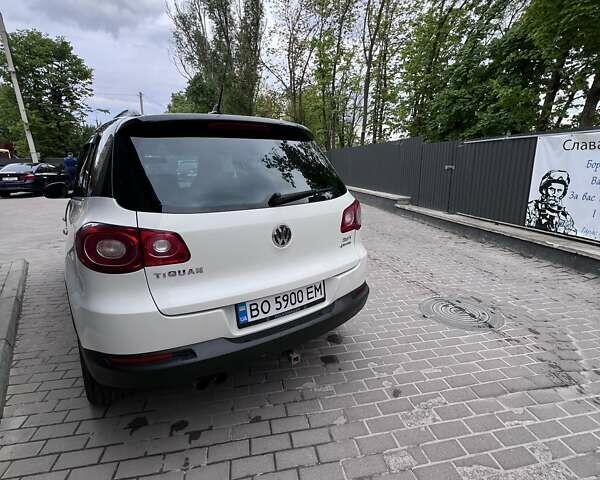 Білий Фольксваген Тігуан, об'ємом двигуна 1.98 л та пробігом 135 тис. км за 10800 $, фото 11 на Automoto.ua