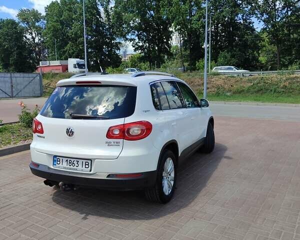 Білий Фольксваген Тігуан, об'ємом двигуна 2 л та пробігом 210 тис. км за 13500 $, фото 8 на Automoto.ua