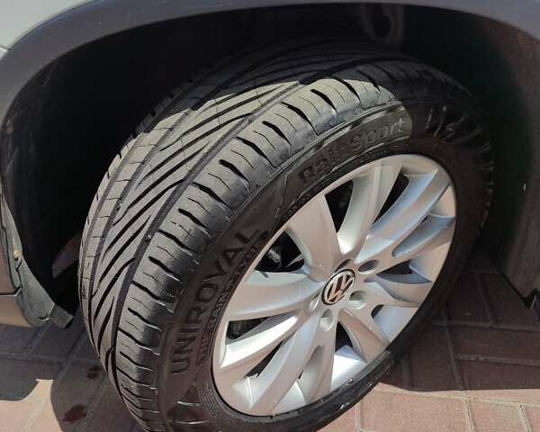 Білий Фольксваген Тігуан, об'ємом двигуна 2 л та пробігом 210 тис. км за 13500 $, фото 4 на Automoto.ua