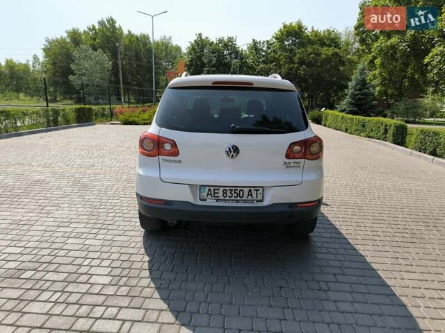 Белый Фольксваген Тигуан, объемом двигателя 2 л и пробегом 150 тыс. км за 10500 $, фото 6 на Automoto.ua