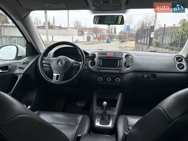 Белый Фольксваген Тигуан, объемом двигателя 1.97 л и пробегом 276 тыс. км за 9999 $, фото 7 на Automoto.ua