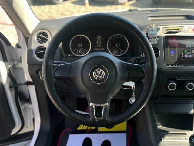 Білий Фольксваген Тігуан, об'ємом двигуна 2 л та пробігом 221 тис. км за 12800 $, фото 19 на Automoto.ua