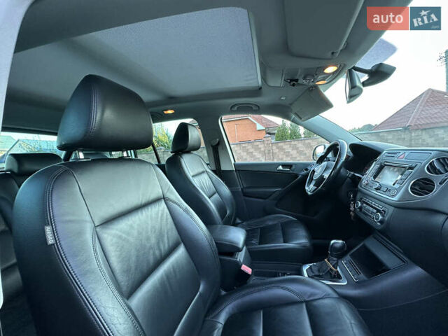 Білий Фольксваген Тігуан, об'ємом двигуна 2 л та пробігом 245 тис. км за 13500 $, фото 8 на Automoto.ua