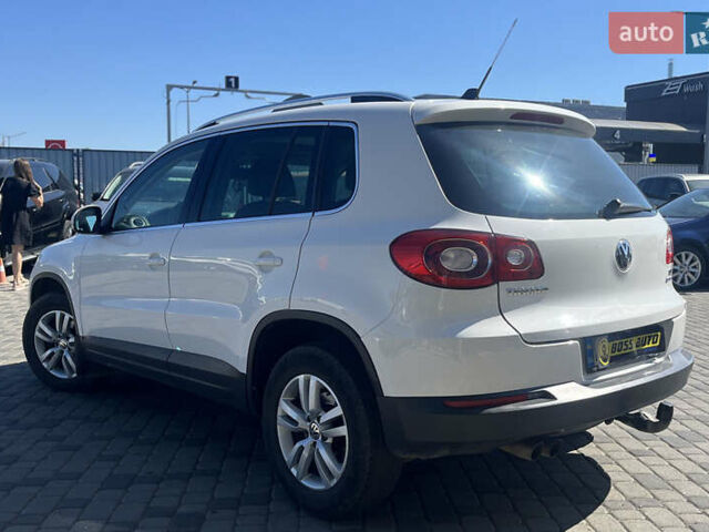 Белый Фольксваген Тигуан, объемом двигателя 1.97 л и пробегом 221 тыс. км за 12800 $, фото 4 на Automoto.ua