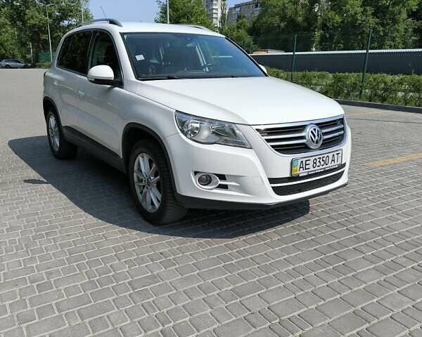 Белый Фольксваген Тигуан, объемом двигателя 2 л и пробегом 150 тыс. км за 10500 $, фото 2 на Automoto.ua