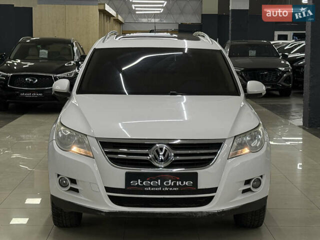 Белый Фольксваген Тигуан, объемом двигателя 1.98 л и пробегом 348 тыс. км за 8999 $, фото 3 на Automoto.ua