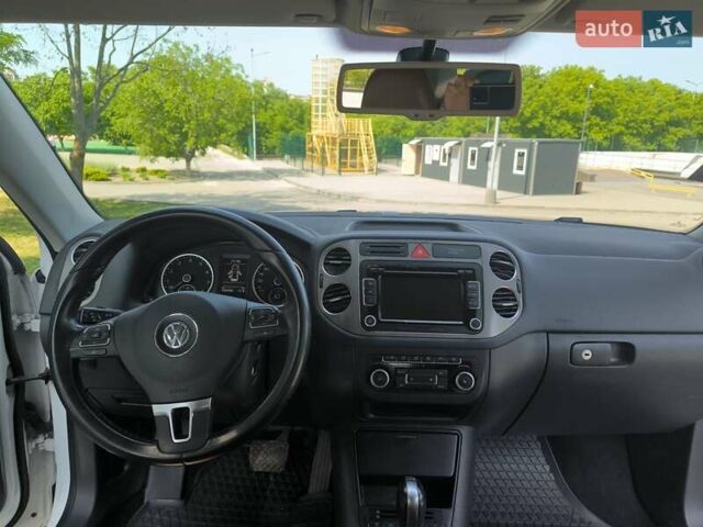 Белый Фольксваген Тигуан, объемом двигателя 2 л и пробегом 150 тыс. км за 10500 $, фото 21 на Automoto.ua
