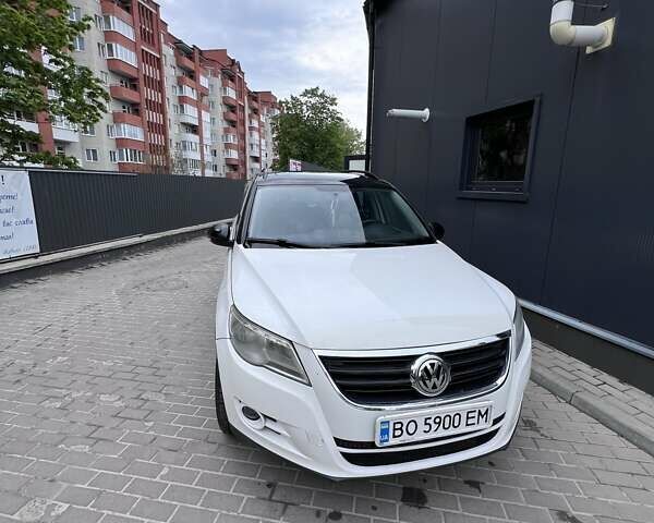 Білий Фольксваген Тігуан, об'ємом двигуна 1.98 л та пробігом 135 тис. км за 10800 $, фото 10 на Automoto.ua
