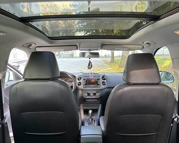 Білий Фольксваген Тігуан, об'ємом двигуна 2 л та пробігом 262 тис. км за 11000 $, фото 5 на Automoto.ua