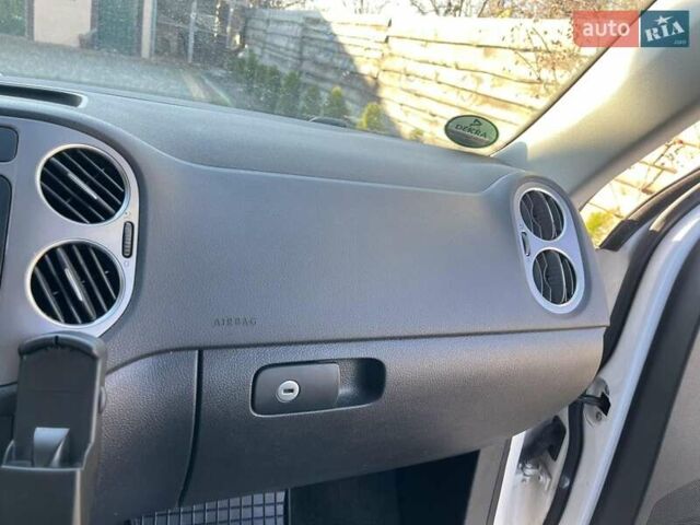 Белый Фольксваген Тигуан, объемом двигателя 1.4 л и пробегом 226 тыс. км за 9660 $, фото 54 на Automoto.ua