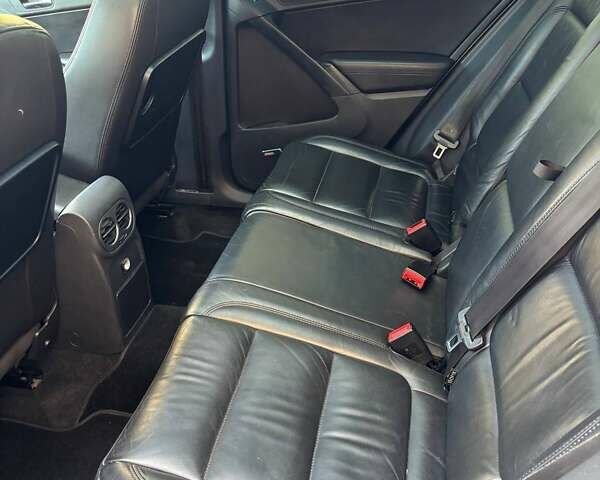 Білий Фольксваген Тігуан, об'ємом двигуна 2 л та пробігом 300 тис. км за 9800 $, фото 6 на Automoto.ua