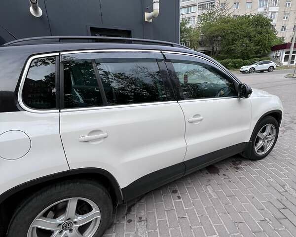 Білий Фольксваген Тігуан, об'ємом двигуна 1.98 л та пробігом 135 тис. км за 10800 $, фото 8 на Automoto.ua