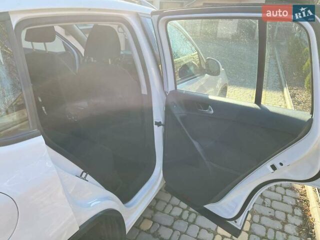 Белый Фольксваген Тигуан, объемом двигателя 1.4 л и пробегом 226 тыс. км за 9660 $, фото 101 на Automoto.ua