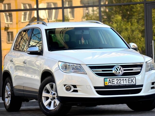 Белый Фольксваген Тигуан, объемом двигателя 2 л и пробегом 180 тыс. км за 11700 $, фото 1 на Automoto.ua